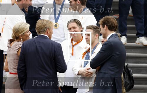 Den Haag 13 augustus 2024
Alle medaillewinnaars bij de olympische spelen op bezoek bij Koning Willem Alexander en Koningin Maxima op huis ten Bosch . oa aanwezig Femke Bol Sifan hassan Harrie Lavreysen Sharon v Rouwendaal Worthy de Jong Marit Bouwmeester Roy v d Berg de Hockey heren de hockey dames en alle roeiers.