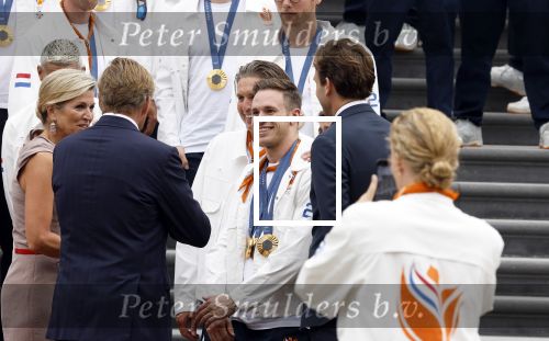 Den Haag 13 augustus 2024
Alle medaillewinnaars bij de olympische spelen op bezoek bij Koning Willem Alexander en Koningin Maxima op huis ten Bosch . oa aanwezig Femke Bol Sifan hassan Harrie Lavreysen Sharon v Rouwendaal Worthy de Jong Marit Bouwmeester Roy v d Berg de Hockey heren de hockey dames en alle roeiers. Koning Willem Alexander Koningin Maxima Pieter v d Hoogenband en Harry Lavreysen