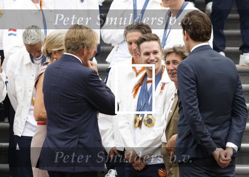 Den Haag 13 augustus 2024
Alle medaillewinnaars bij de olympische spelen op bezoek bij Koning Willem Alexander en Koningin Maxima op huis ten Bosch . oa aanwezig Femke Bol Sifan hassan Harrie Lavreysen Sharon v Rouwendaal Worthy de Jong Marit Bouwmeester Roy v d Berg de Hockey heren de hockey dames en alle roeiers. Koning Willem Alexander Koningin Maxima Pieter v d Hoogenband en Harry Lavreysen