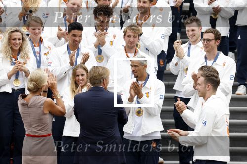 Den Haag 13 augustus 2024
Alle medaillewinnaars bij de olympische spelen op bezoek bij Koning Willem Alexander en Koningin Maxima op huis ten Bosch . oa aanwezig Femke Bol Sifan hassan Harrie Lavreysen Sharon v Rouwendaal Worthy de Jong Marit Bouwmeester Roy v d Berg de Hockey heren de hockey dames en alle roeiers.
