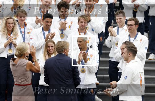 Den Haag 13 augustus 2024
Alle medaillewinnaars bij de olympische spelen op bezoek bij Koning Willem Alexander en Koningin Maxima op huis ten Bosch . oa aanwezig Femke Bol Sifan hassan Harrie Lavreysen Sharon v Rouwendaal Worthy de Jong Marit Bouwmeester Roy v d Berg de Hockey heren de hockey dames en alle roeiers.