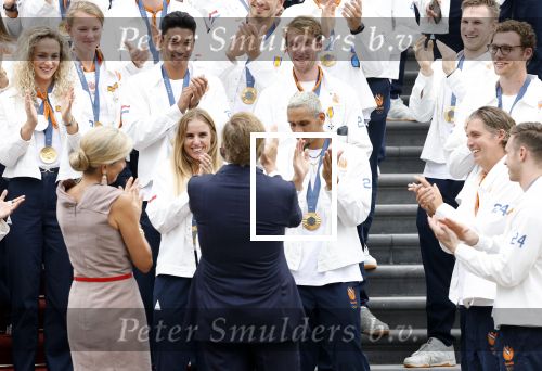 Den Haag 13 augustus 2024
Alle medaillewinnaars bij de olympische spelen op bezoek bij Koning Willem Alexander en Koningin Maxima op huis ten Bosch . oa aanwezig Femke Bol Sifan hassan Harrie Lavreysen Sharon v Rouwendaal Worthy de Jong Marit Bouwmeester Roy v d Berg de Hockey heren de hockey dames en alle roeiers.
