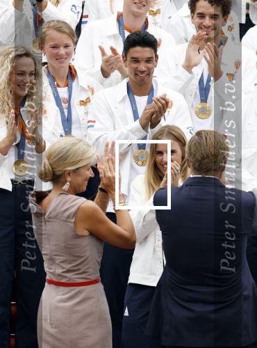 Den Haag 13 augustus 2024
Alle medaillewinnaars bij de olympische spelen op bezoek bij Koning Willem Alexander en Koningin Maxima op huis ten Bosch . oa aanwezig Femke Bol Sifan hassan Harrie Lavreysen Sharon v Rouwendaal Worthy de Jong Marit Bouwmeester Roy v d Berg de Hockey heren de hockey dames en alle roeiers.