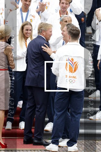 Den Haag 13 augustus 2024
Alle medaillewinnaars bij de olympische spelen op bezoek bij Koning Willem Alexander en Koningin Maxima op huis ten Bosch . oa aanwezig Femke Bol Sifan hassan Harrie Lavreysen Sharon v Rouwendaal Worthy de Jong Marit Bouwmeester Roy v d Berg de Hockey heren de hockey dames en alle roeiers.. Pieter v d Hoogenband