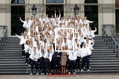 Den Haag 13 augustus 2024
Alle medaillewinnaars bij de olympische spelen op bezoek bij Koning Willem Alexander en Koningin Maxima op huis ten Bosch . oa aanwezig Femke Bol Sifan hassan Harrie Lavreysen Sharon v Rouwendaal Worthy de Jong Marit Bouwmeester Roy v d Berg de Hockey heren de hockey dames en alle roeiers.
