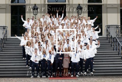 Den Haag 13 augustus 2024
Alle medaillewinnaars bij de olympische spelen op bezoek bij Koning Willem Alexander en Koningin Maxima op huis ten Bosch . oa aanwezig Femke Bol Sifan hassan Harrie Lavreysen Sharon v Rouwendaal Worthy de Jong Marit Bouwmeester Roy v d Berg de Hockey heren de hockey dames en alle roeiers.