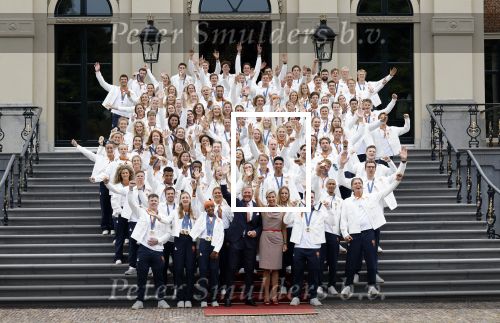 Den Haag 13 augustus 2024
Alle medaillewinnaars bij de olympische spelen op bezoek bij Koning Willem Alexander en Koningin Maxima op huis ten Bosch . oa aanwezig Femke Bol Sifan hassan Harrie Lavreysen Sharon v Rouwendaal Worthy de Jong Marit Bouwmeester Roy v d Berg de Hockey heren de hockey dames en alle roeiers.