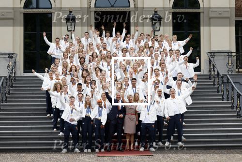 Den Haag 13 augustus 2024
Alle medaillewinnaars bij de olympische spelen op bezoek bij Koning Willem Alexander en Koningin Maxima op huis ten Bosch . oa aanwezig Femke Bol Sifan hassan Harrie Lavreysen Sharon v Rouwendaal Worthy de Jong Marit Bouwmeester Roy v d Berg de Hockey heren de hockey dames en alle roeiers.