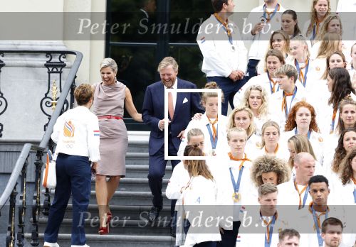 Den Haag 13 augustus 2024
Alle medaillewinnaars bij de olympische spelen op bezoek bij Koning Willem Alexander en Koningin Maxima op huis ten Bosch . oa aanwezig Femke Bol Sifan hassan Harrie Lavreysen Sharon v Rouwendaal Worthy de Jong Marit Bouwmeester Roy v d Berg de Hockey heren de hockey dames en alle roeiers.