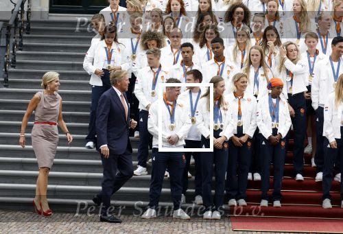 Den Haag 13 augustus 2024
Alle medaillewinnaars bij de olympische spelen op bezoek bij Koning Willem Alexander en Koningin Maxima op huis ten Bosch . oa aanwezig Femke Bol Sifan hassan Harrie Lavreysen Sharon v Rouwendaal Worthy de Jong Marit Bouwmeester Roy v d Berg de Hockey heren de hockey dames en alle roeiers.