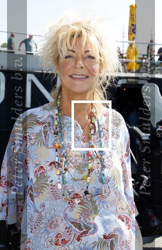 Amsterdam 31 augustus 2024
50 jaar Radio Veronica op het veronica schip.
Aanwezig oa Tineke de Nooij Wil Luikinga Adje Roland Erik de Zwart Ben Cramer Chimene v Oosterhout Manuela Kemp en haar man Tjerk Lammers .