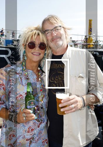 Amsterdam 31 augustus 2024
50 jaar Radio Veronica op het veronica schip.
Aanwezig oa Tineke de Nooij Wil Luikinga Adje Roland Erik de Zwart Ben Cramer Chimene v Oosterhout Manuela Kemp en haar man Tjerk Lammers .