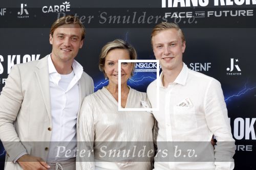 Amsterdam 9augustus 2024
Premiere show Hans Klok in Carre . Mariska v Kolck kwam met haar zoons en aanhang