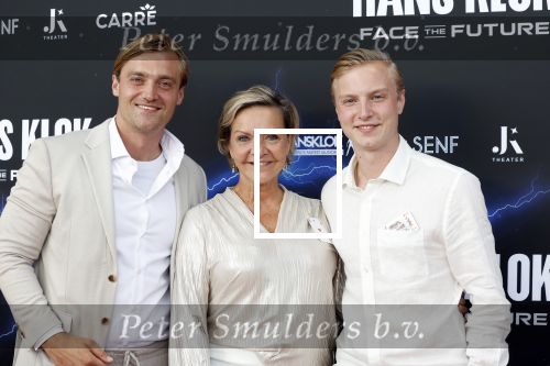 Amsterdam 9augustus 2024
Premiere show Hans Klok in Carre . Mariska v Kolck kwam met haar zoons en aanhang