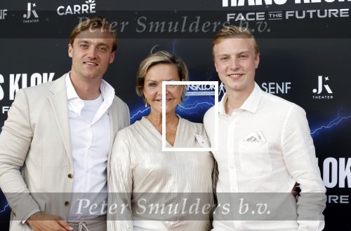 Amsterdam 9augustus 2024
Premiere show Hans Klok in Carre . Mariska v Kolck kwam met zoons en aanhang