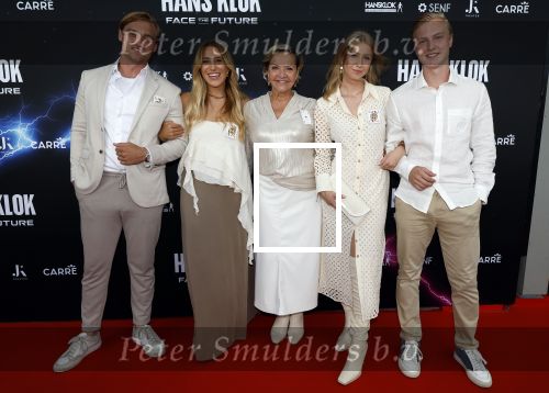 Amsterdam 9augustus 2024
Premiere show Hans Klok in Carre . Mariska v Kolck kwam met zoons en aanhang