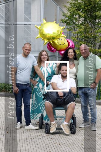 Helmond 30 augustus 2024
Mark Gillis wordt uit het ziekenhuis ontslagen waar hij ruim 9 weken heeft gelegen . Zijn vader Peter Gillis Wendy v Hout en broer Ruud Gillis en zus Inge Gillis halen hem op.
