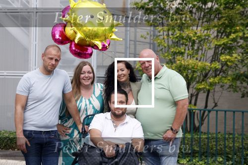 Helmond 30 augustus 2024
Mark Gillis wordt uit het ziekenhuis ontslagen waar hij ruim 9 weken heeft gelegen . Zijn vader Peter Gillis Wendy v Hout en broer Ruud Gillis en zus Inge Gillis halen hem op.