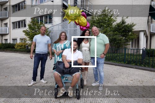 Helmond 30 augustus 2024
Mark Gillis wordt uit het ziekenhuis ontslagen waar hij ruim 9 weken heeft gelegen . Zijn vader Peter Gillis Wendy v Hout en broer Ruud Gillis en zus Inge Gillis halen hem op.