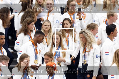 Den Haag 13 augustus 2024
Alle medaillewinnaars bij de olympische spelen op bezoek bij Koning Willem Alexander en Koningin Maxima op huis ten Bosch . oa aanwezig Femke Bol Sifan hassan Harrie Lavreysen Sharon v Rouwendaal Worthy de Jong Marit Bouwmeester Roy v d Berg de Hockey heren de hockey dames en alle roeiers.