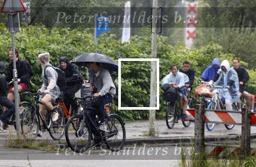 Amsterdam augustus 2024
Prinses Amalia heeft haar ontgroeningsweek in Amsterdam . Ze slapen in het Frans Otten Stadion met alle medestudenten . Ze gaan met fiets de stad in . Het regent meerdere dagen . Ook gaan ze varen  met een sloep  op de Amstel.