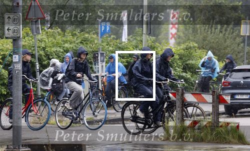 Amsterdam augustus 2024
Prinses Amalia heeft haar ontgroeningsweek in Amsterdam . Ze slapen in het Frans Otten Stadion met alle medestudenten . Ze gaan met fiets de stad in . Het regent meerdere dagen . Ook gaan ze varen  met een sloep  op de Amstel.