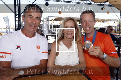 Scheveningen 12 augustus 2024
Aankomst olympische sporters in scheveningen . Humberto Tan presenteert het programma. Michael v d Vleuten met zijn ouders