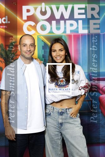 Amsterdam 21 augustus 2024
Presentatie Power Couple . De bekende koppels die mee doen aan het programma zijn: Djamila & Johannes, Eva & Sebastiaan, Laura & Ryan, Naomi & Quentin, Annebel & Rene, Michelle & Roy en Vonneke & Davinio. Monica Geuze en Valerio Zeno.