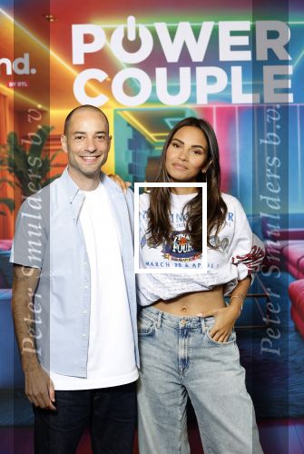 Amsterdam 21 augustus 2024
Presentatie Power Couple . De bekende koppels die mee doen aan het programma zijn: Djamila & Johannes, Eva & Sebastiaan, Laura & Ryan, Naomi & Quentin, Annebel & Rene, Michelle & Roy en Vonneke & Davinio. Monica Geuze en Valerio Zeno.