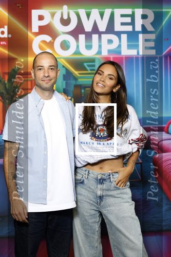Amsterdam 21 augustus 2024
Presentatie Power Couple . De bekende koppels die mee doen aan het programma zijn: Djamila & Johannes, Eva & Sebastiaan, Laura & Ryan, Naomi & Quentin, Annebel & Rene, Michelle & Roy en Vonneke & Davinio. Monica Geuze en Valerio Zeno.