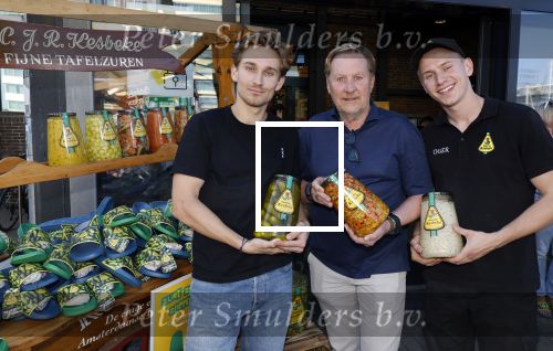 Amsterdam 28 augustus 2024
Oos Kesbeke met zijn zoons bij de Jumbo