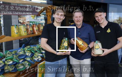 Amsterdam 28 augustus 2024
Oos Kesbeke met zijn zoons bij de Jumbo