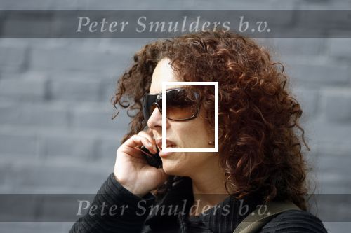 Amsterdam 17 april 2007
Paula v Oest  met gsm  op de cornelis schuytstraat.