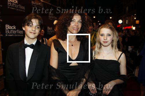 Amsterdam 22 maart 2011
Premiere Black butterflies in Tuschinski met Rutger Hauer  Carice v Houten en Liam Cunningham . Paula v d Oest was de regisseur..Paula met kinderen