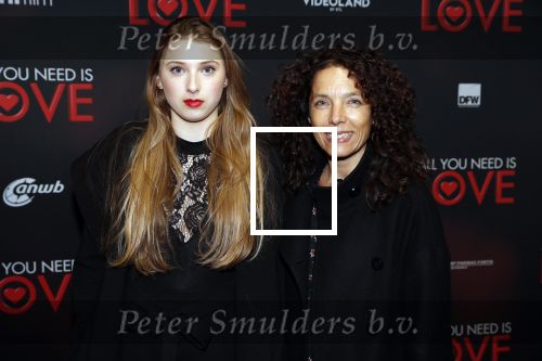 Amsterdam 26 november 2018
Premiere All you need is love in het delamar theater. 
Paula v d oest met dochter