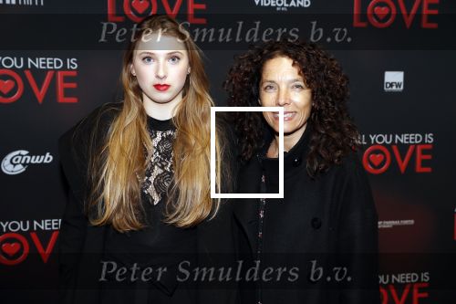Amsterdam 26 november 2018
Premiere All you need is love in het delamar theater. 
Paula v d oest met dochter
