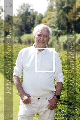 Loosdrecht 30 juli 2024
Peter Koelewijn bij zijn huis in Loosdrecht.
