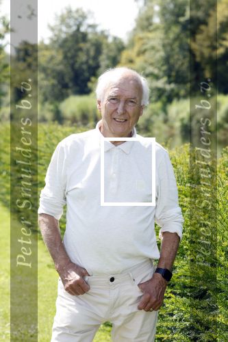 Loosdrecht 30 juli 2024
Peter Koelewijn bij zijn huis in Loosdrecht.
