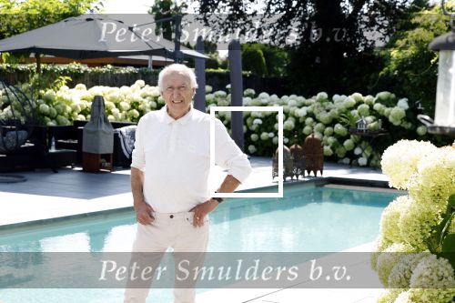 Loosdrecht 30 juli 2024
Peter Koelewijn bij zijn huis in Loosdrecht.