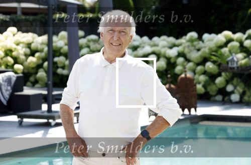 Loosdrecht 30 juli 2024
Peter Koelewijn bij zijn huis in Loosdrecht.