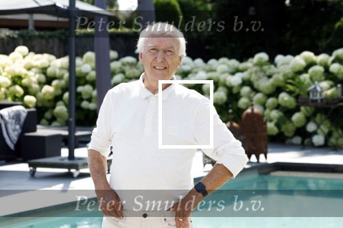 Loosdrecht 30 juli 2024
Peter Koelewijn bij zijn huis in Loosdrecht.
