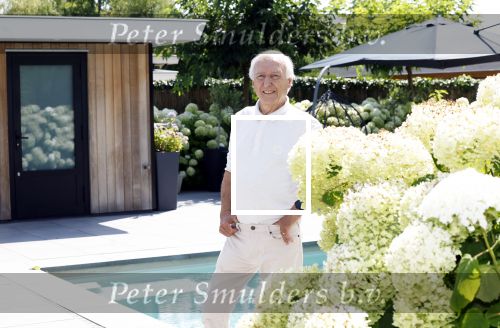 Loosdrecht 30 juli 2024
Peter Koelewijn bij zijn huis in Loosdrecht.