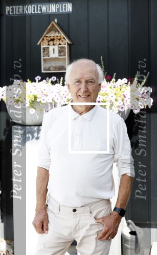 Loosdrecht 30 juli 2024
Peter Koelewijn bij zijn huis in Loosdrecht.