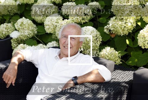 Loosdrecht 30 juli 2024
Peter Koelewijn bij zijn huis in Loosdrecht.