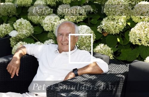 Loosdrecht 30 juli 2024
Peter Koelewijn bij zijn huis in Loosdrecht.