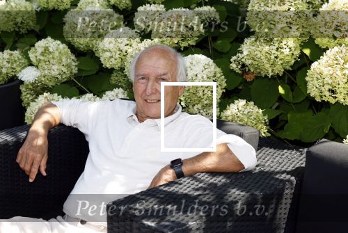 Loosdrecht 30 juli 2024
Peter Koelewijn bij zijn huis in Loosdrecht.
