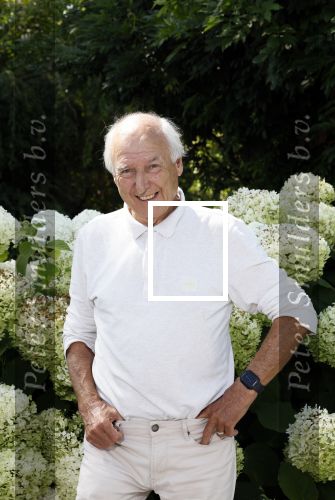 Loosdrecht 30 juli 2024
Peter Koelewijn bij zijn huis in Loosdrecht.