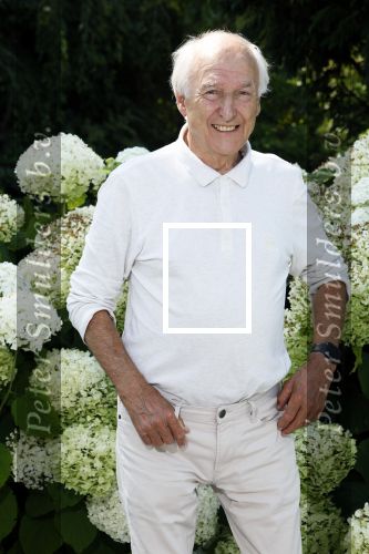 Loosdrecht 30 juli 2024
Peter Koelewijn bij zijn huis in Loosdrecht.