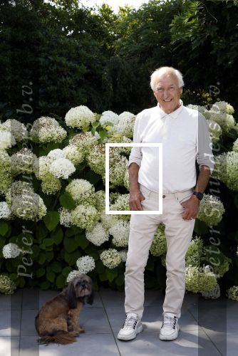 Loosdrecht 30 juli 2024
Peter Koelewijn bij zijn huis in Loosdrecht.