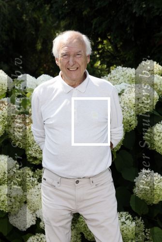 Loosdrecht 30 juli 2024
Peter Koelewijn bij zijn huis in Loosdrecht.